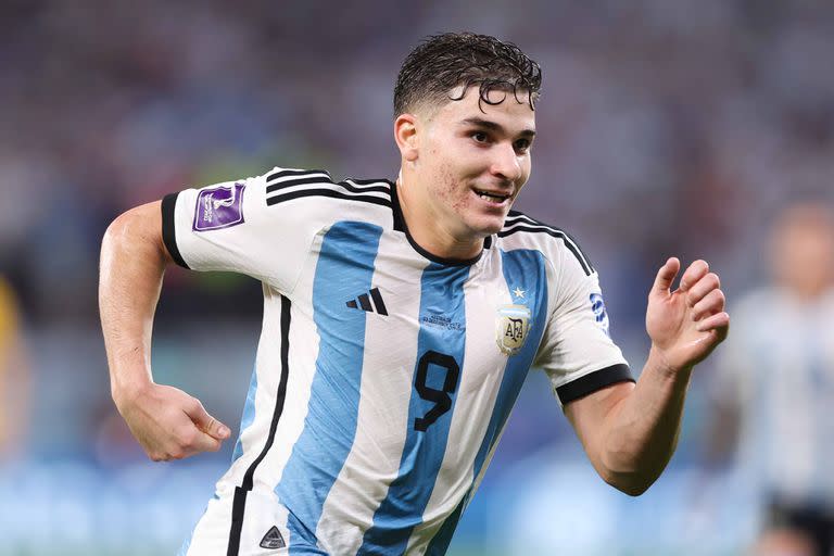 DOHA, QATAR - DECEMBER 03: Julian Alvarez of Argentina during the FIFA World Cup Qatar 2022 Round of 16 match between Argentina and Australia at Ahmad Bin Ali Stadium on December 03, 2022 in Doha, Qatar. (Photo by Alex Livesey - Danehouse/Getty Images)