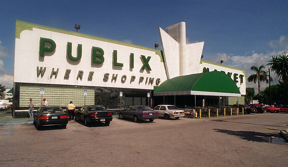 The first Publix to open in Miami Beach is at 1045 Dade Blvd. Tim Chapman/Miami Herald File