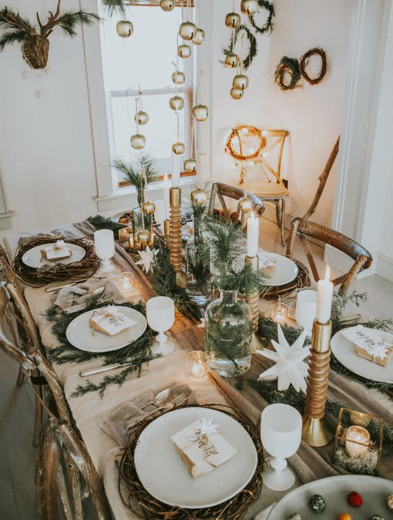 Minimal table decor