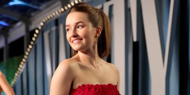 Last Man Standing' Fans Go Wild After Kaitlyn Dever Walks Red Carpet in a  Stunning Mini Dress