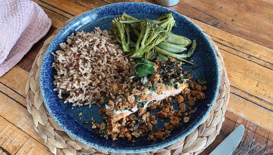 Crunchy salmon, green vegetables, and rice on a blue plate.