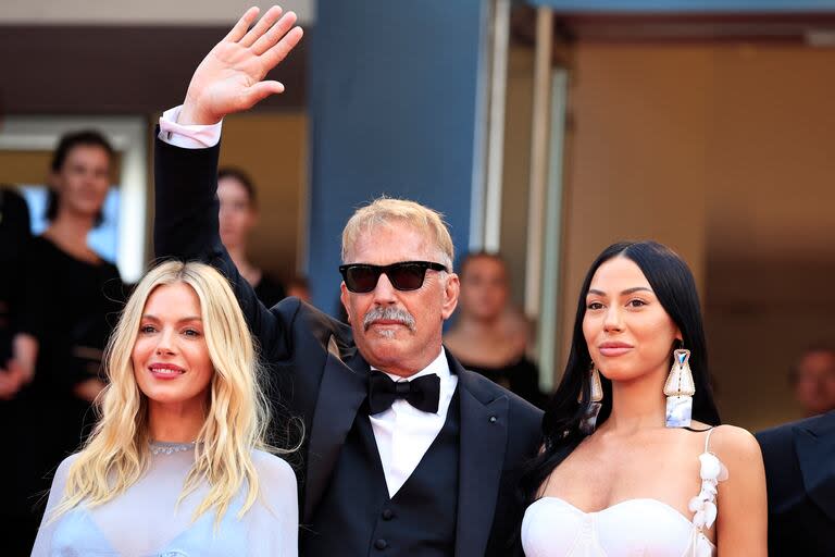 Sienna Miller, Kevin Costner y Wasé Chief llegan a Cannes para la primera exhibición de Horizon: An American Saga