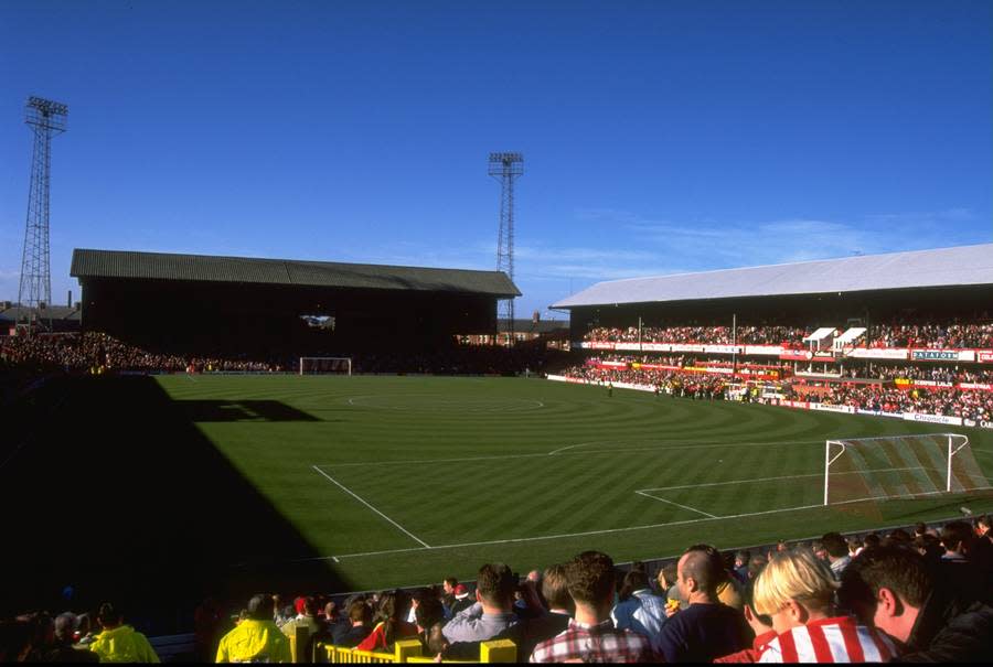 Nach der Hillsborough-Katastrophe wurde das Stadion nach Vorgabe der FA auf eben 22.500 Zuschauer verkleinert. Die finanziellen Auswirkungen der Verkleinerung zwangen Sunderland schließlich zu einem Stadionneubau mit größerer Kapazität