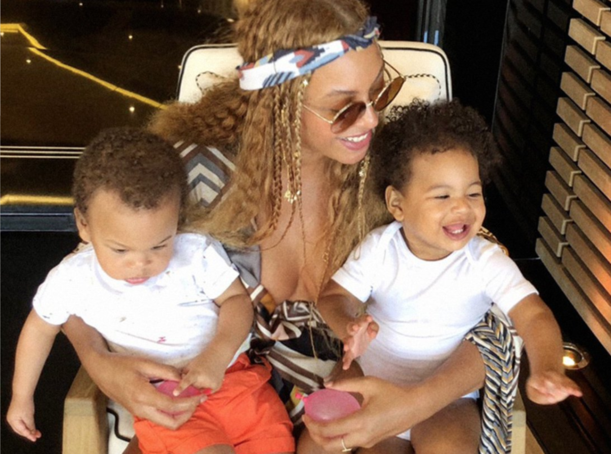 Beyonce with her twins Rumi and Sir Carter. [Photo: Twitter[