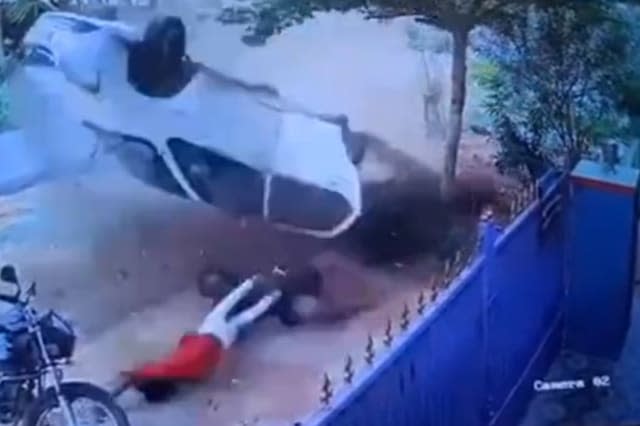Passengers miraculously survive after being flung out of car after high-speed crash in southern India
