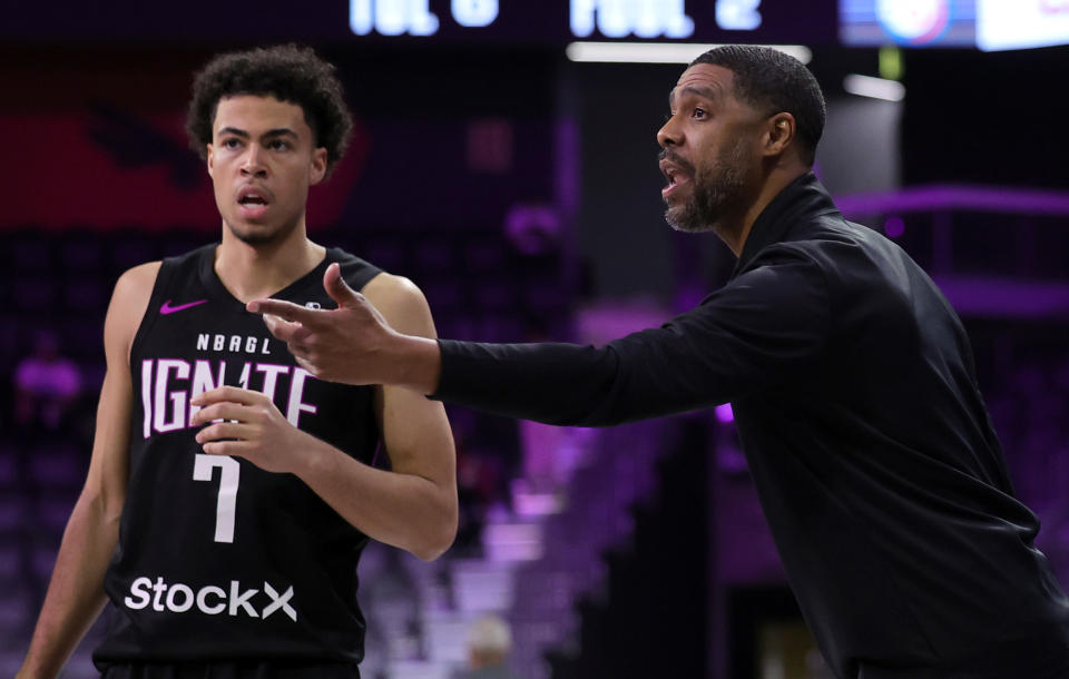 HENDERSON, NEVADA - DECEMBER 27: Head coach Jason Hart of G League Ignite talks to his players, including Mojave King #7, in the second quarter of their game against the Ontario Clippers at The Dollar Loan Center on December 27, 2022 in Henderson, Nevada. Ignite defeated the Clippers 114-108 in overtime. NOTE TO USER: User expressly acknowledges and agrees that, by downloading and or using this photograph, User is consenting to the terms and conditions of the Getty Images License Agreement. (Photo by Ethan Miller/Getty Images)