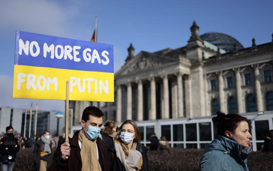 Germany Putin Russia emergency gas plan Nord Stream energy crisis - Hannibal Hanschke/Getty Images