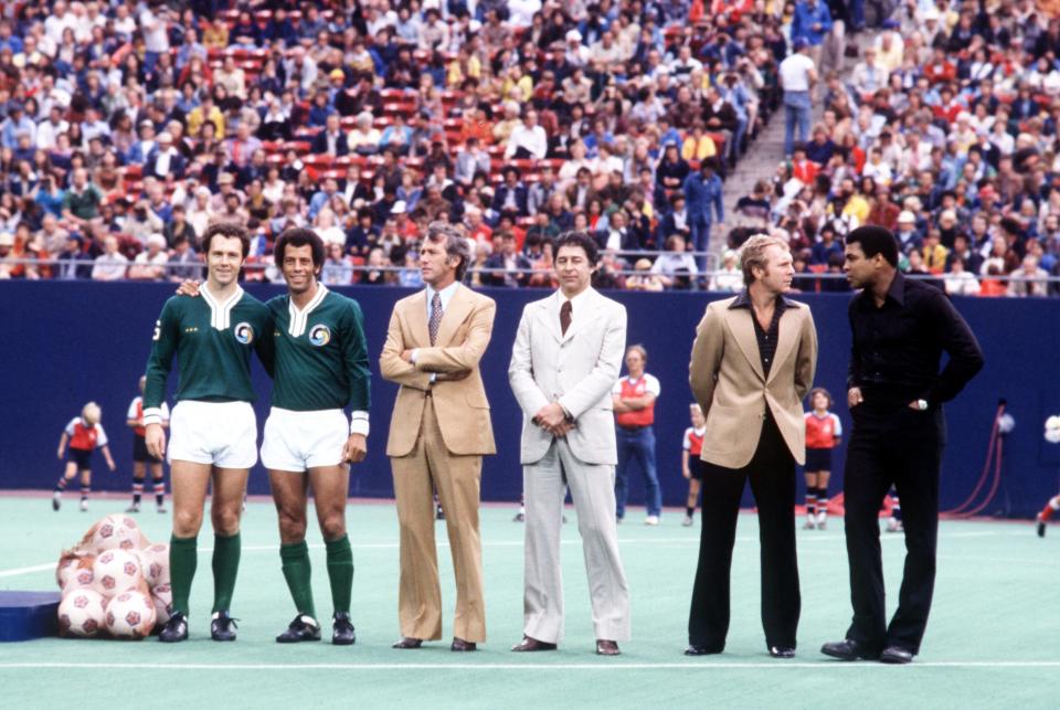 An illustrious welcoming party, including New York Cosmos' Franz Beckenbauer (l) and Carlos Alberto (second l), Bobby Moore (second r) and Muhammad Ali (r), wait to greet Pele before the final match of his career  (Photo by Peter Robinson/EMPICS via Getty Images)