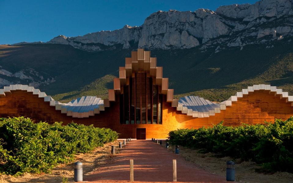 The Ysios Winery in Spain, designed by Santiago Calatrava - Credit: © age fotostock / Alamy Stock Photo/age fotostock / Alamy Stock Photo