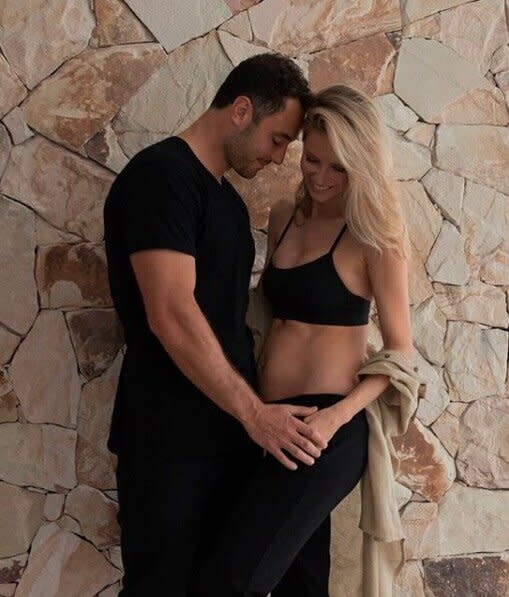 Model Jennifer Hawkins announces pregnancy on Instagram