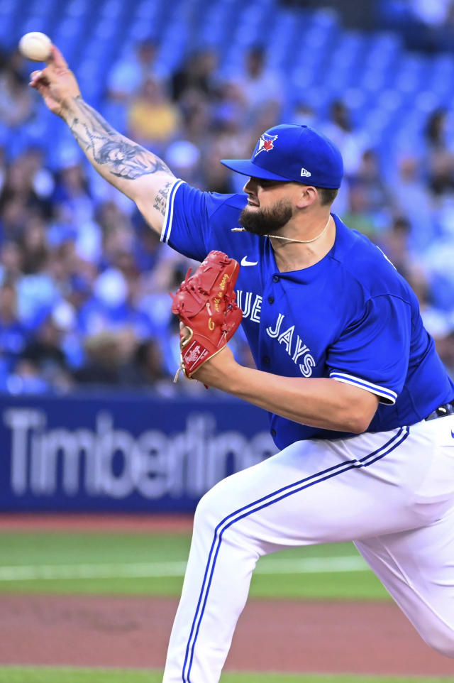 Toronto Blue Jays ace Alek Manoah leaves game against Detroit Tigers after  being hit by comebacker - ESPN