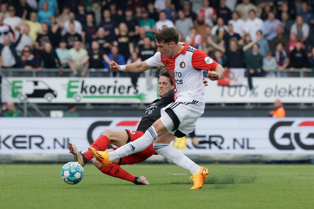 Santiago Giménez en un partido con el Feyenoord el pasado 7 de mayo. (Rico Brouwer/Soccrates/Getty Images)