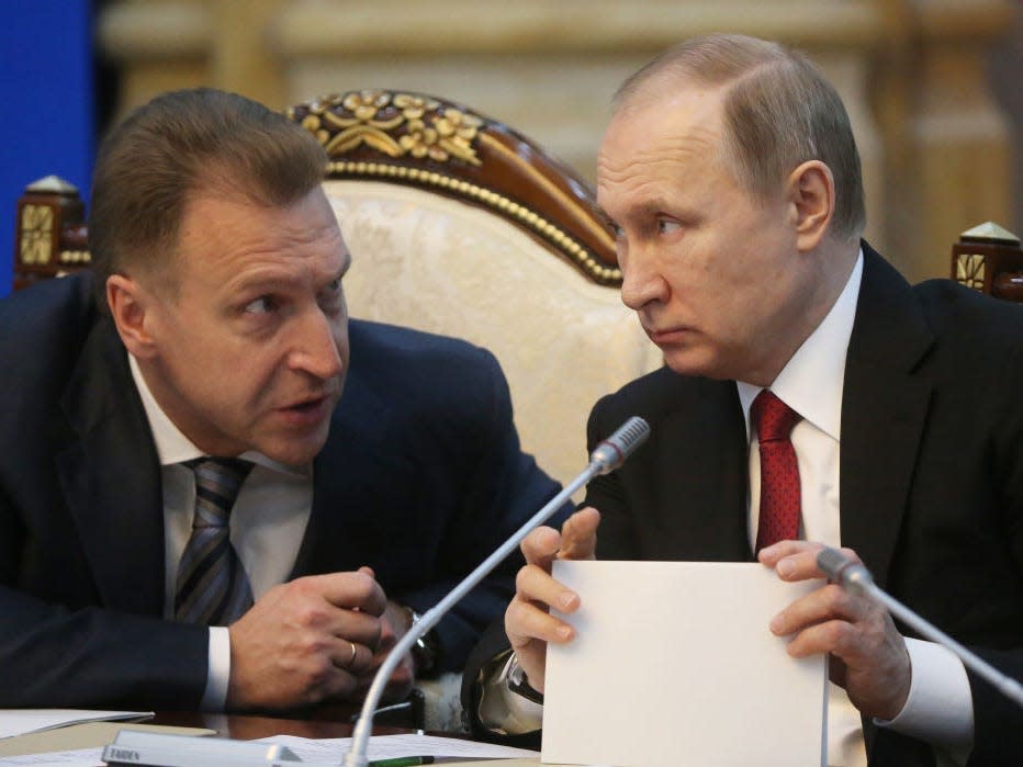 Russian President Vladimir Putin (R) talks to First Deputy Prime Minister Igor Shuvalov (L) during the Supreme Eurasian Economic Council of the Eurasian Economic Union (EAEU) meeting