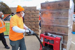 The North Texas Food Bank team worked with the local community to provide critical food after winter storms devastated the North Texas region. The team at Samsung will help the NTFB provide 750,000 meals for hungry North Texans.