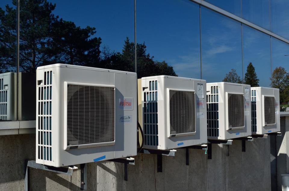 冷氣室外機要有足夠的空間才有辦法散熱正常。（示意圖／翻攝自Pixabay）