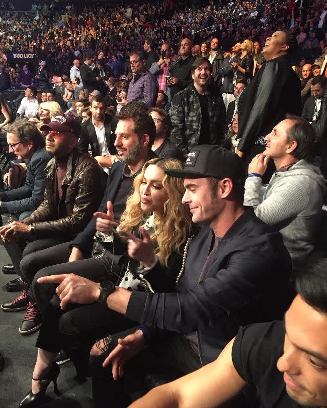 Madonna junto a Zac Efron. Foto UFC