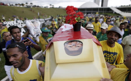 Demonstrators carry a coffin with the Worker's Party flag and an image depicting Brazil's President Dilma Rousseff during a protest calling for the impeachment of Rousseff in front of the National Congress in Brasilia, Brazil, December 13, 2015. REUTERS/Ueslei Marcelino