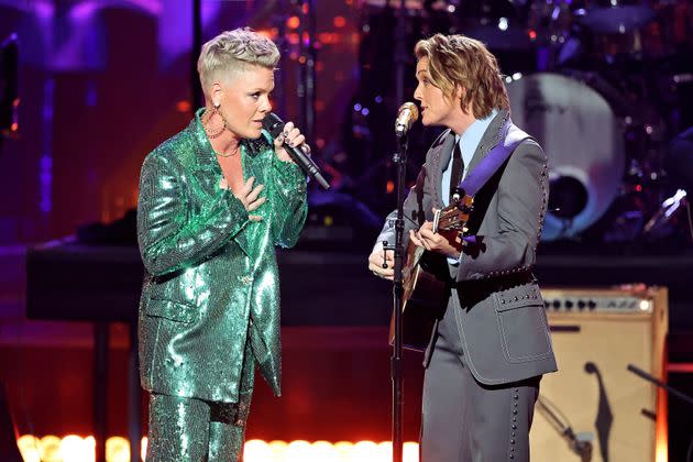 Watch Pink And Brandi Carlile Pay Tribute To Sinéad Oconnor With