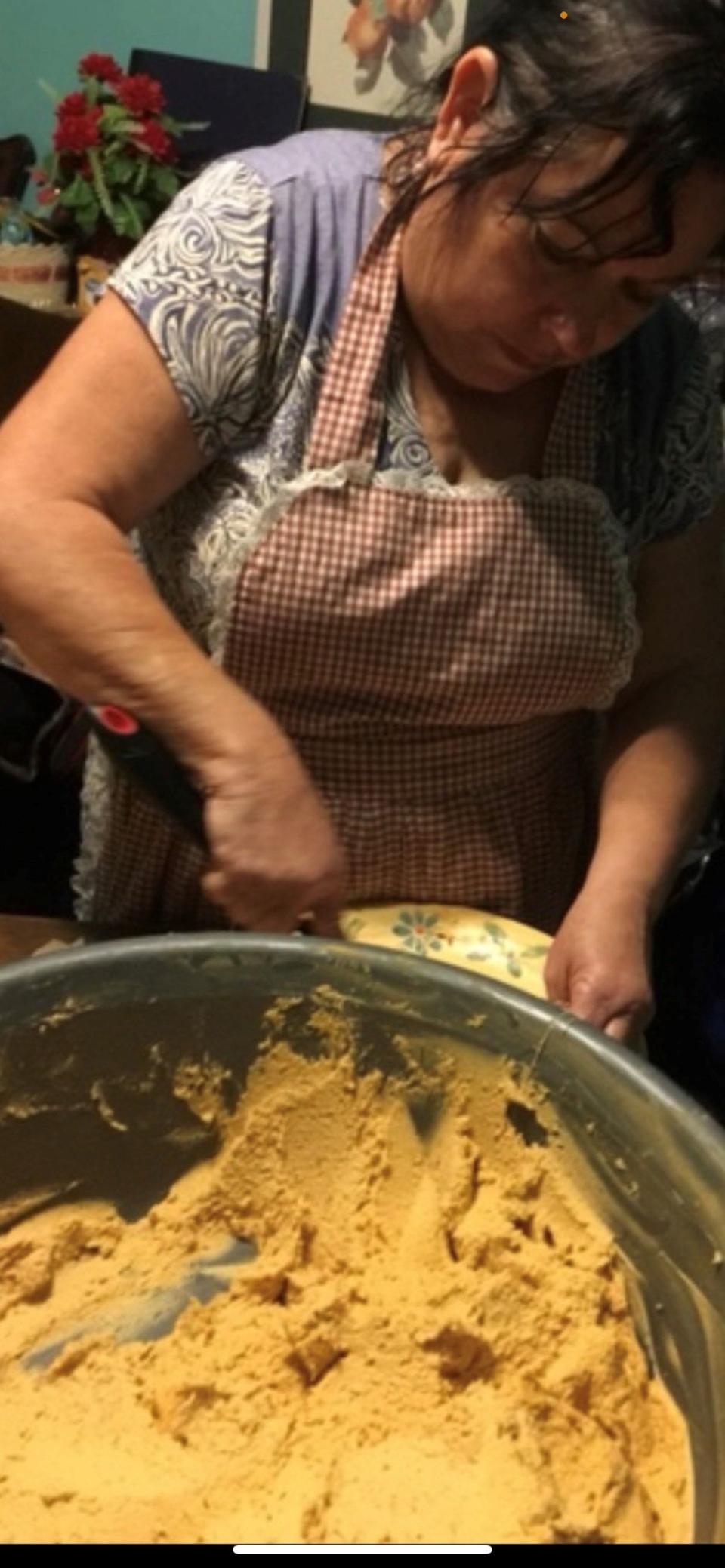 Sandra Martinez making tamales.