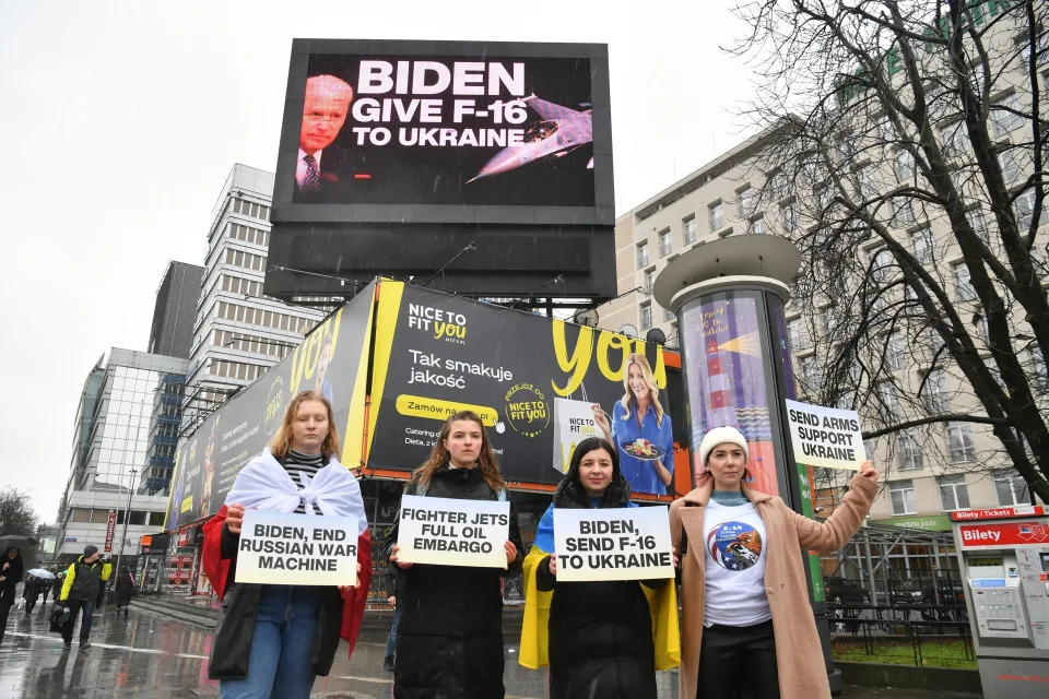 Poland prepares for Biden in hopes of more aid announcements