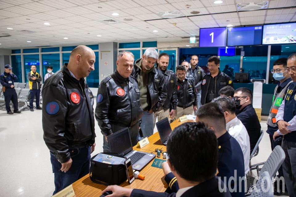 土耳其無人機救援隊一行7人昨天傍晚17時42分搭乘土耳其航空TK24航班抵達桃園機場，下機後以國際救援隊來台救災接待及撤離中心（RDC）方式辦理入境。記者季相儒／攝影