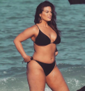 <p>Mit einem einfachen schwarzen Bikini à la Ashley Graham können Sie es diesen Sommer einfach halten. <em>[Bild: Instag</em><em>ram]</em> </p>