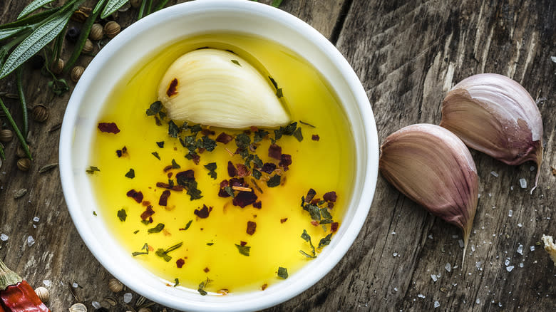 Peeled garlic in olive oil