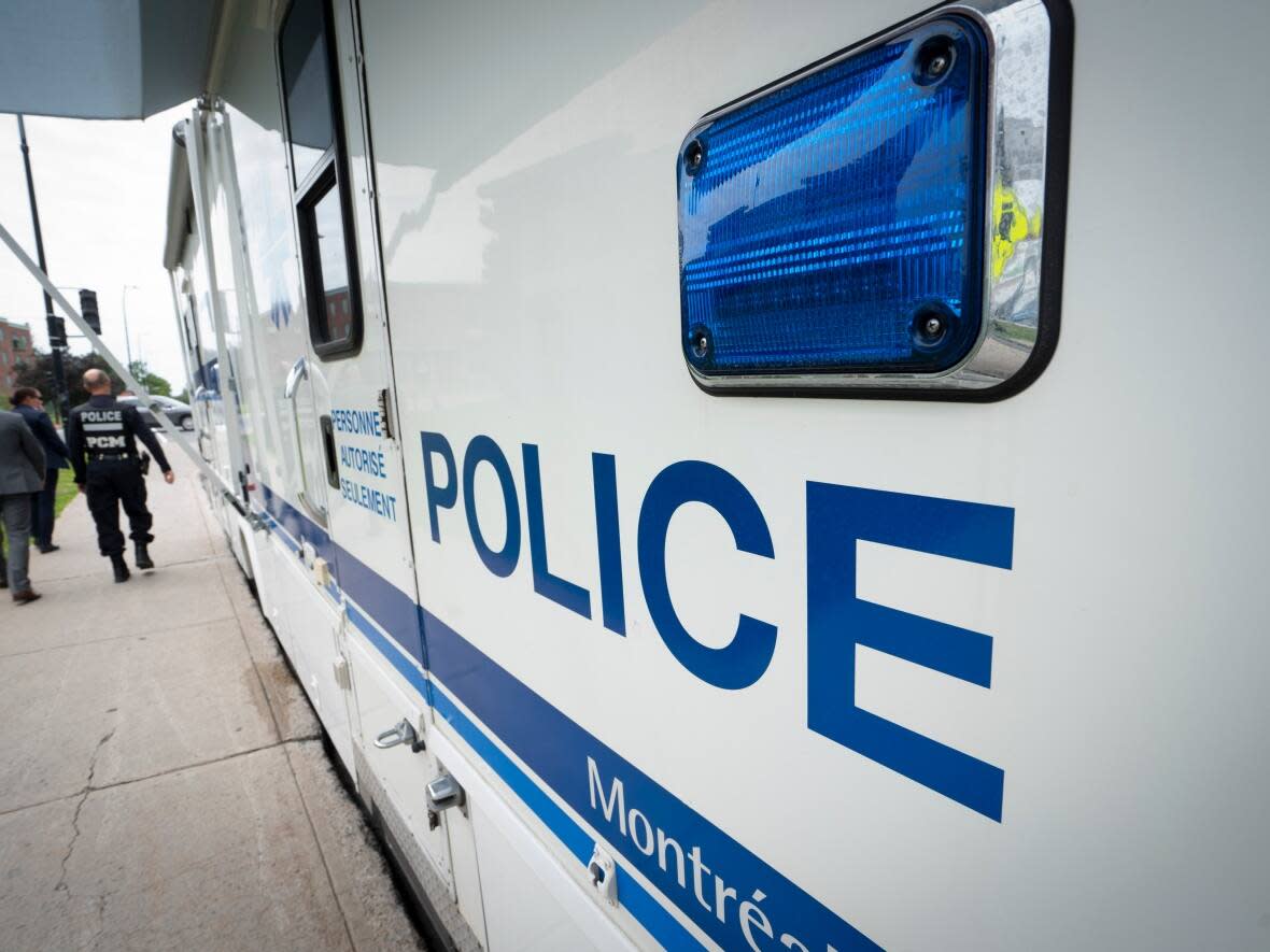 An SPVM mobile command unit is deployed in Rivière-des-Prairies on June 22, 2022 as residents are urged to help the police with information about guns and gun violence in their area. (Ivanoh Demers/Radio-Canada - image credit)