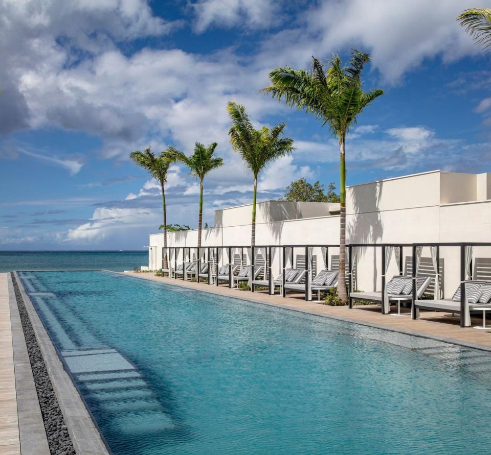 The swimming pool is the longest in the Caribbean (Silversands)