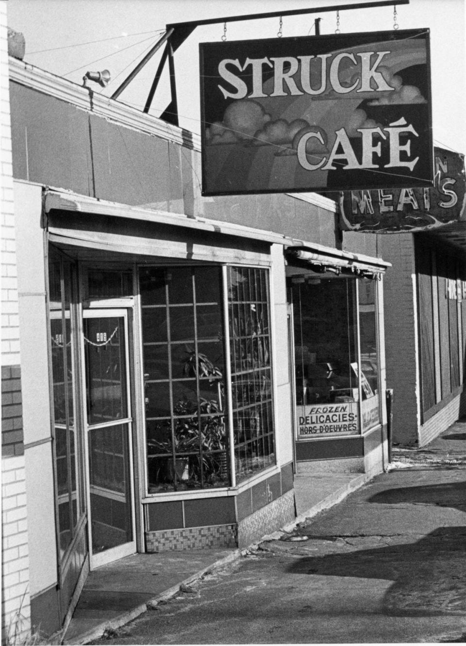 Struck Cafe at 415 Chandler St. in a 1981 photo. Next door was B. Cohen Kosher Meats.