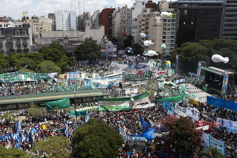 FOTOS: Tensión social en Argentina por protestas contra Macri