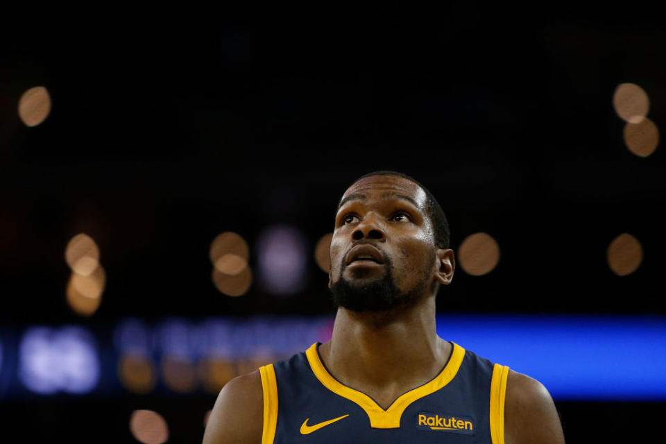 Golden State Warriors superstar Kevin Durant looks upward. (Getty Images)