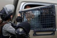 <p>Ein Palästinenser wird von israelischen Soldaten während einer Demonstration zum Tag des Bodens in Hebron festgenommen. (Bild: Mussa Qawasma/Reuters) </p>