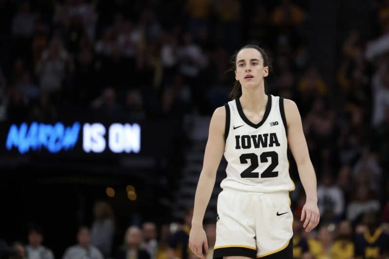 Caitlin Clark will take on fellow All-American guard Paige Bueckers when her Iowa Hawkeyes face the UConn Huskies on Friday in Cleveland. Photo by Brian Ray/HawkeyeSports.com