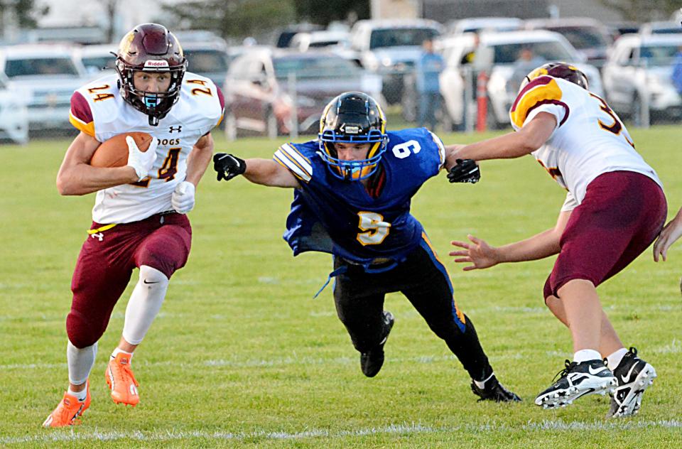 De Smet's Kadyn Fast (24) avoids a tackle attempt by Castlewood's Joe Decker during their season-opening high school football game on Friday, Aug. 19 in Castlewood.