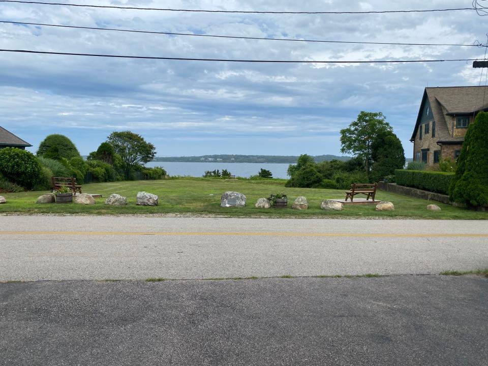 Bonnet Battery Park in Narragansett has the remaining earthworks of a Revolutionary War-era gun battery that helped protect Narragansett Bay from the British. During the Civil War, it held a new battery installation to guard the West Passage against rebel pirates.