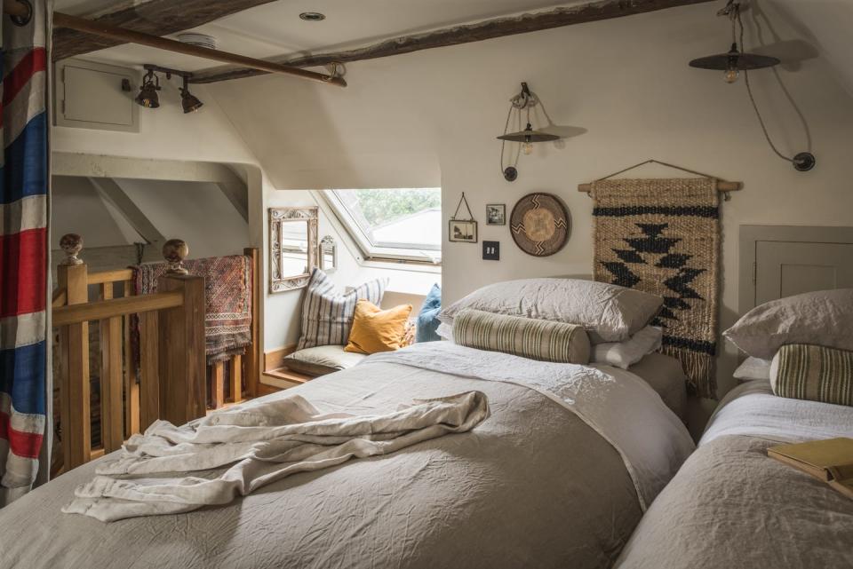 thatched cottage with cosy bedroom