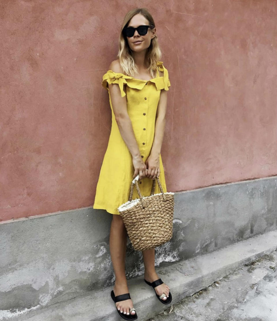 Vestido amarillo con escote ‘Bardot’