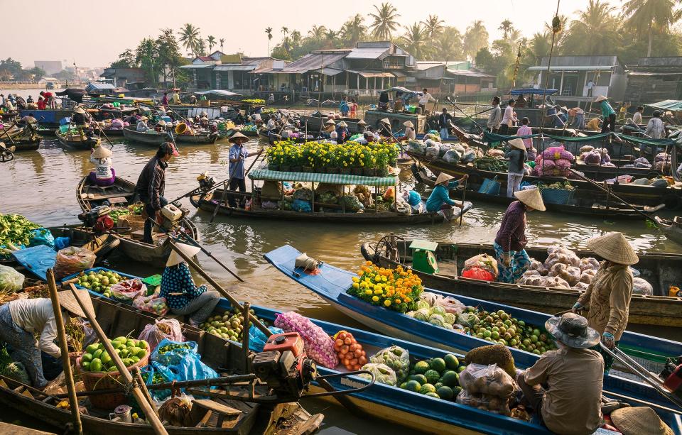 Visit a floating market on the Mekong Delta - HoangNhiem copyright 2014