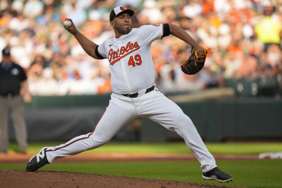 Baltimore Orioles starting pitcher Albert Suárez throws to the Atlanta Braves during the second inning of a baseball game, Tuesday, June 11, 2024, in Baltimore. (AP Photo/Jess Rapfogel)