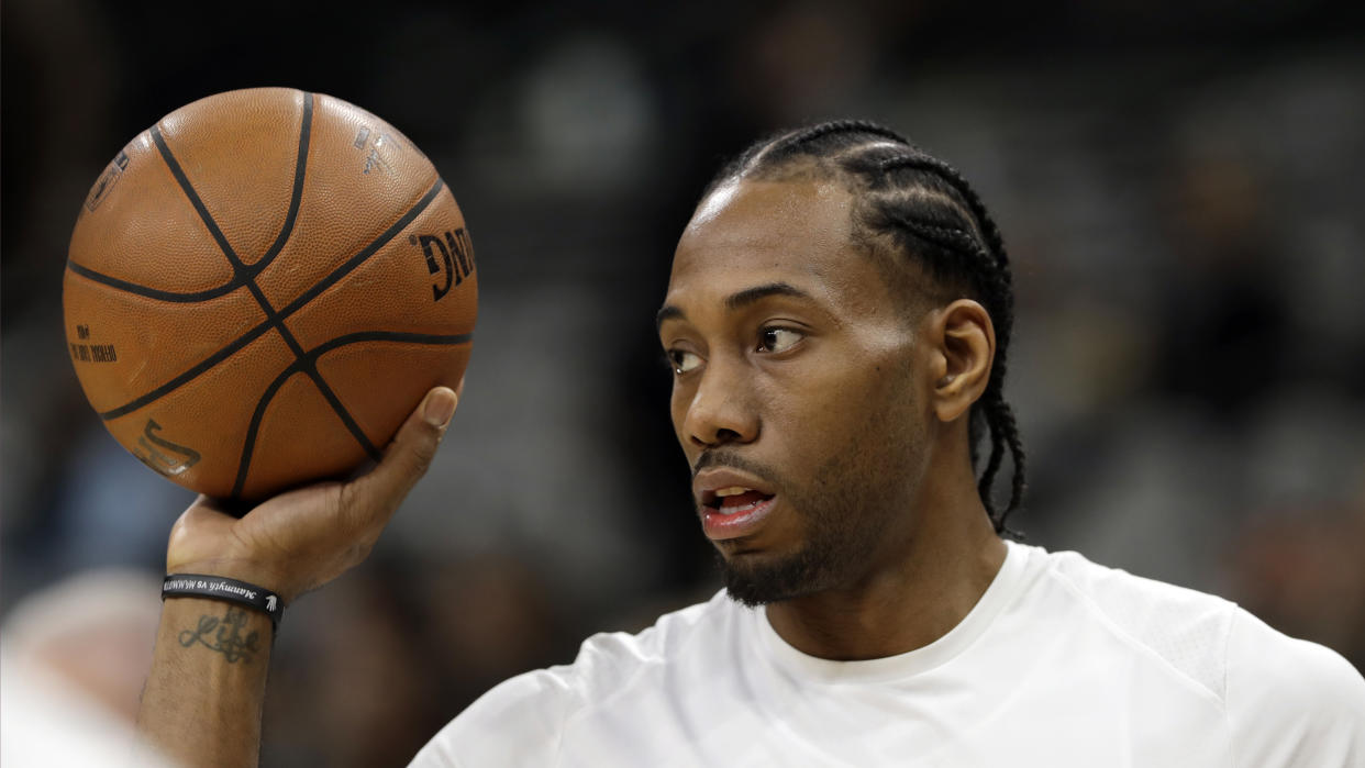 Kawhi Leonard’s shoulder injury will reportedly be reevaluated this week. (AP)