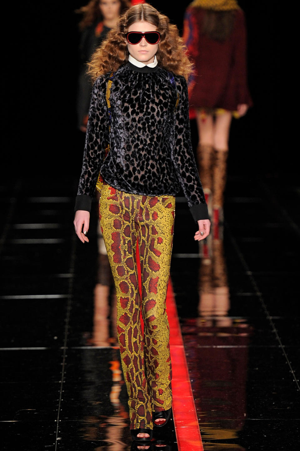 Python, léopard, velours et paillettes sur le show Just Cavalli automne-hiver 2013-2014