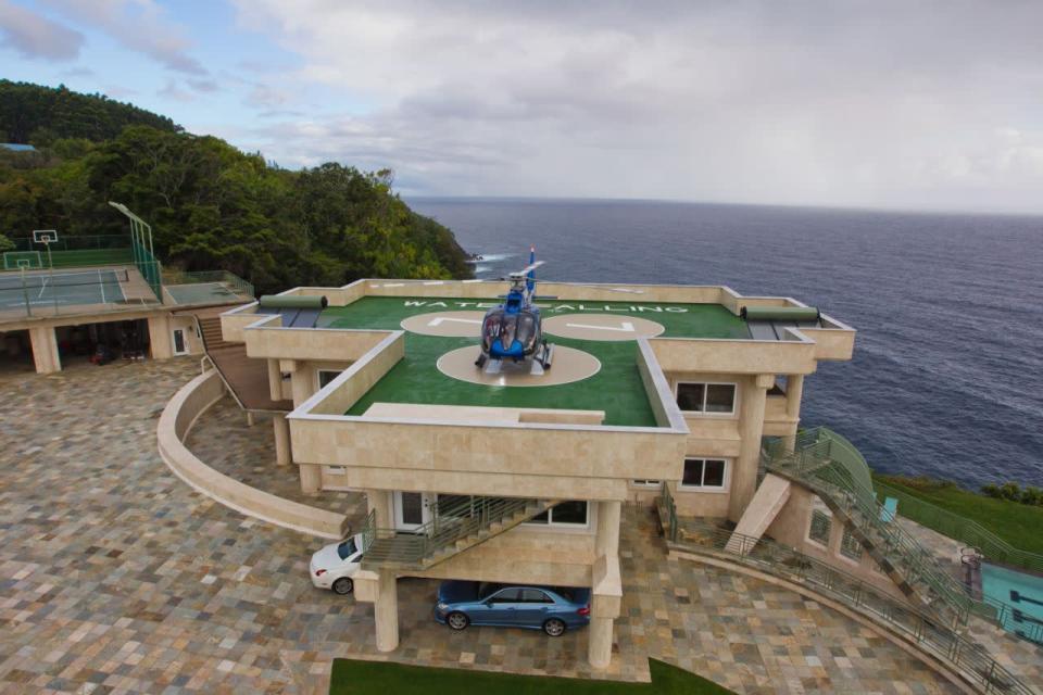 Hawaii’s Cliff-Top Waterfalling Estate