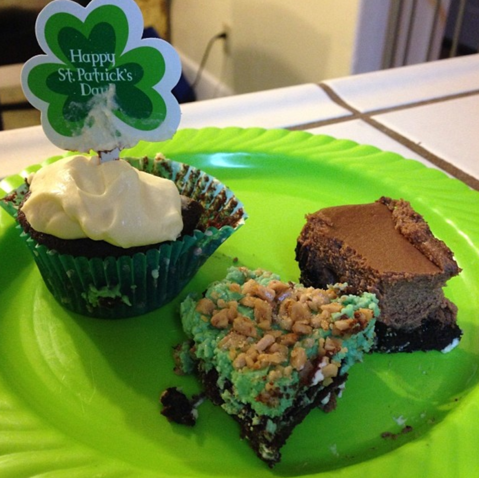 <p>Ce cheesecake est idéal pour se régaler n’importe quel jour de l’année, mais surtout pour la Saint-Patrick. Pensez à le décorer en vert et à y ajouter la dose de Guinness réglementaire. [Photo : Instagram/renarivera] </p>