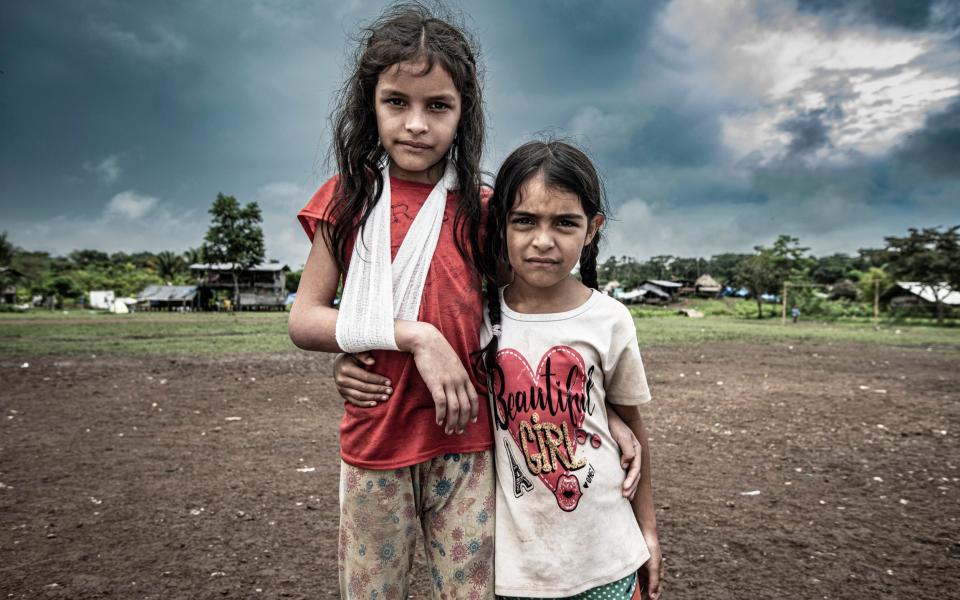 Ashley Lopez, 12 and sister Eduiscar Sosa, 10 Canaan Membrillo migrant processing centre, after spending eight days walking through the jungle - Simon Townsley