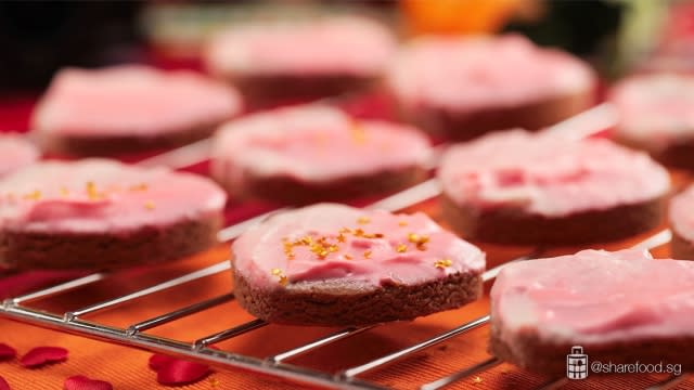 Protein Peanut Cookie with marbled strawberry glaze