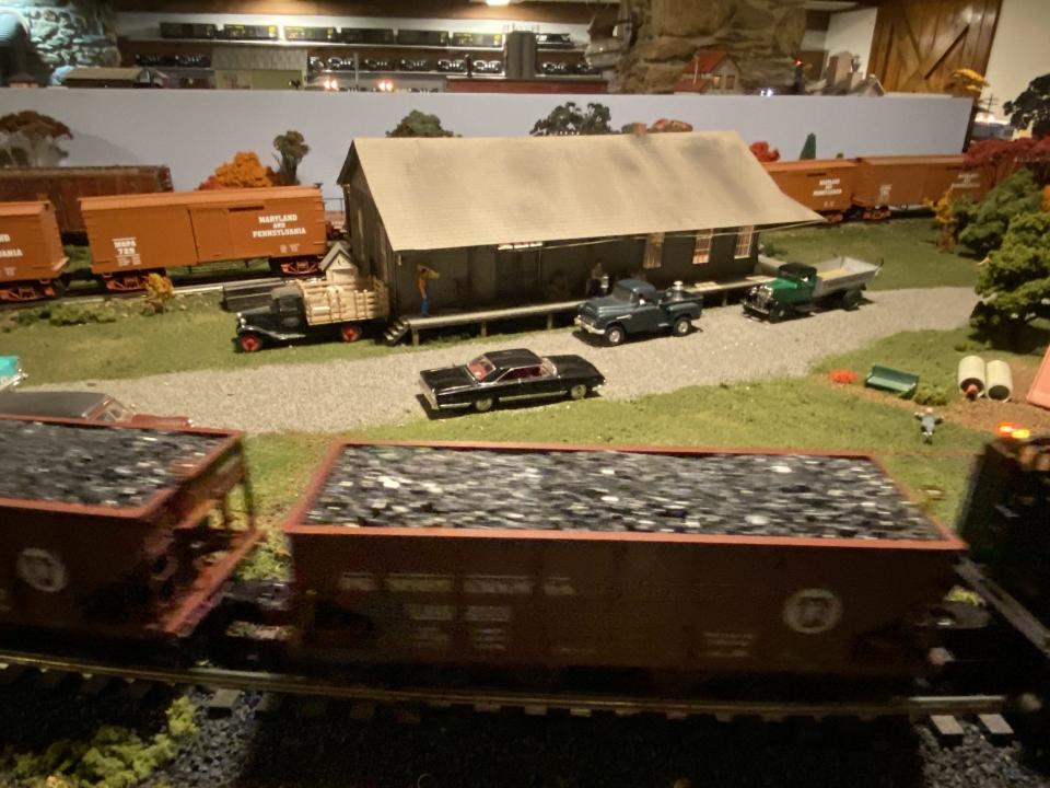 Tristan Mundis has a passionate interest in the Maryland & Pennsylvania Railroad, a 77-mile line that connected Baltimore and York. A spur ran to Dallastown, and Mundis captured it by constructing the long-gone Dallastown station as part of his model train set.