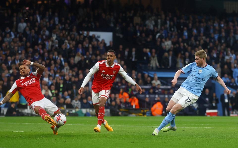Arsenal's Ben White blocks a shot from Manchester City's Kevin De Bruyne - Action Images via Reuters/Lee Smith