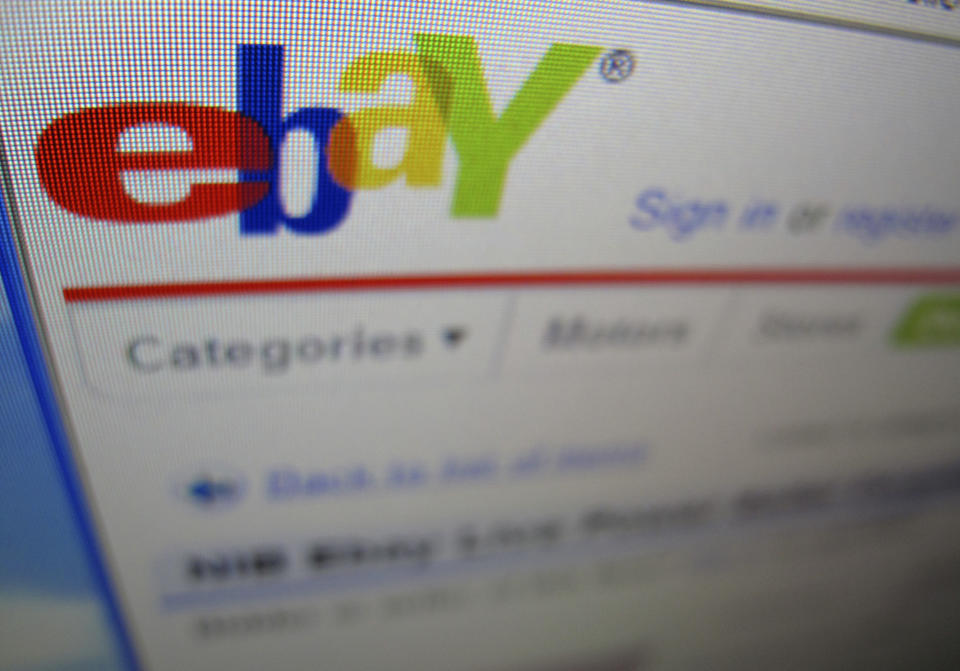  eBay se ha convertido en el mejor portal dedicado a las subastas, la compra y la venta de todo tipo de objetos. ¿Todo tipo? Mejor con algunos no lo intentes. REUTERS/Mike Blake. 