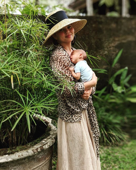 The mum of two recently welcomed son Miles to the family. Source: Instagram/ChrissyTeigen